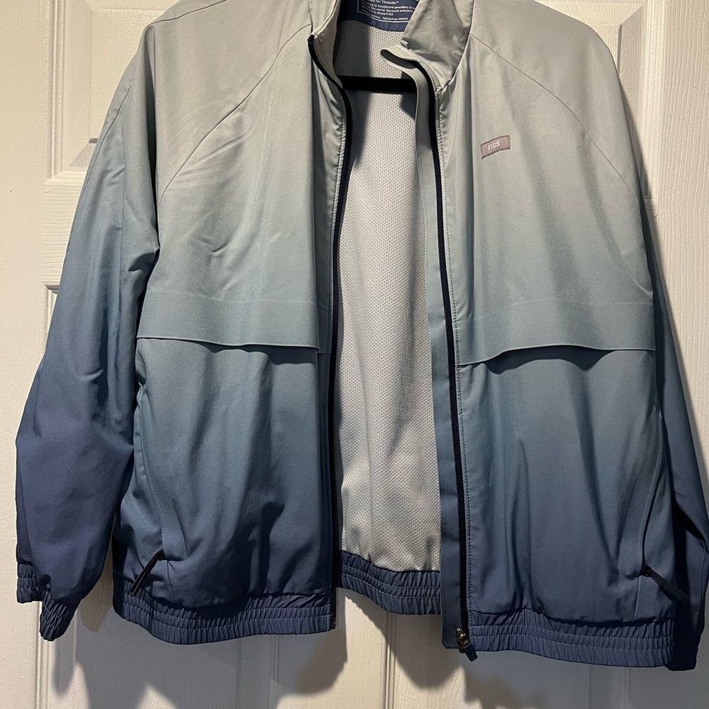 Figs Women's FREEx Technical Collection Ombre Scrub Jacket in Ocean Mist
